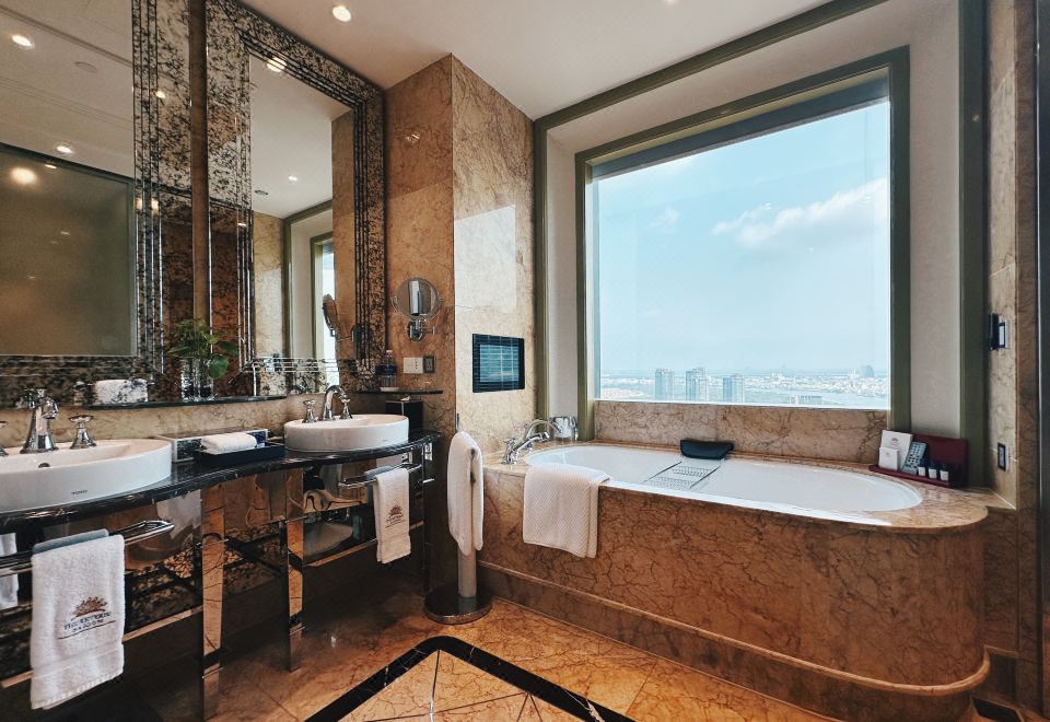 1. 더 레버리 사이..