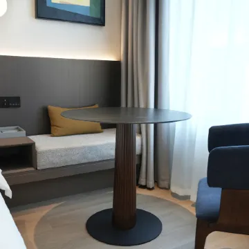 VEEGLE BY LANDISON HOTEL