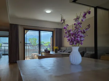 Kangzhiyang Private Soup Hot Spring Holiday Villa (Taibai Mountain Tangzhen Branch) Отели рядом с достопримечательностью «Eye of Mount Taibai»