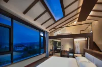 path is leisurely, Brother Axiang Come for you. The Qiaomu Hotels in Yulong