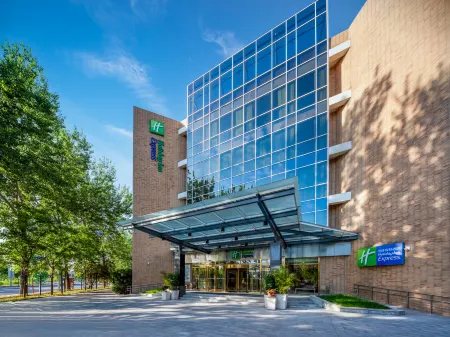 Holiday Inn Express Shangdi Beijing Отели рядом с достопримечательностью «Beijing Information Science & Technology University Qinghe Xiaoying Campus (Southern District)»
