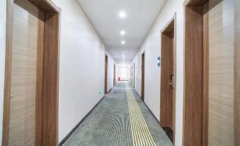 Xidao Hotel (Shijiazhuang Xinbai Square Subway Station Branch)