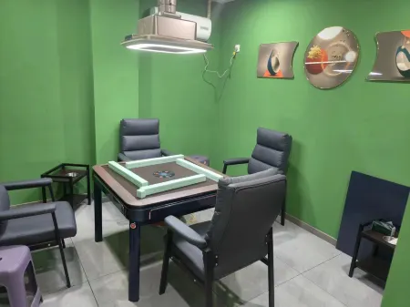 Huanggang Nuoshang Hotel Отели рядом с достопримечательностью «Huanggang Science & Technology Institute»