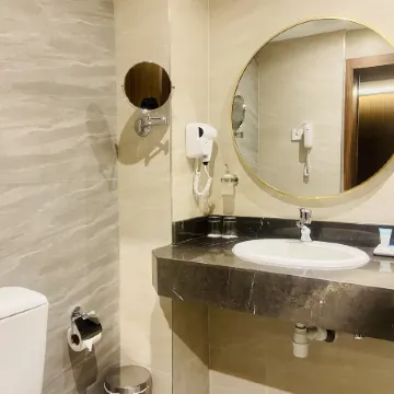 Concorde Deira Hotel (formerly Golden Tulip Deira Hotel) Отели рядом с достопримечательностью «Торговый центр City Centre Deira»