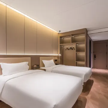 ...and hotel(Beijing South Railway Station Yangqiao)