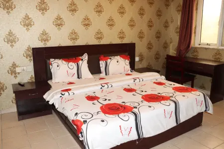 Lagos H & H Inn