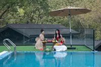 Lishan Left Bank Ring Mountain Wild Luxury Private Hot Spring Homestay - piscina