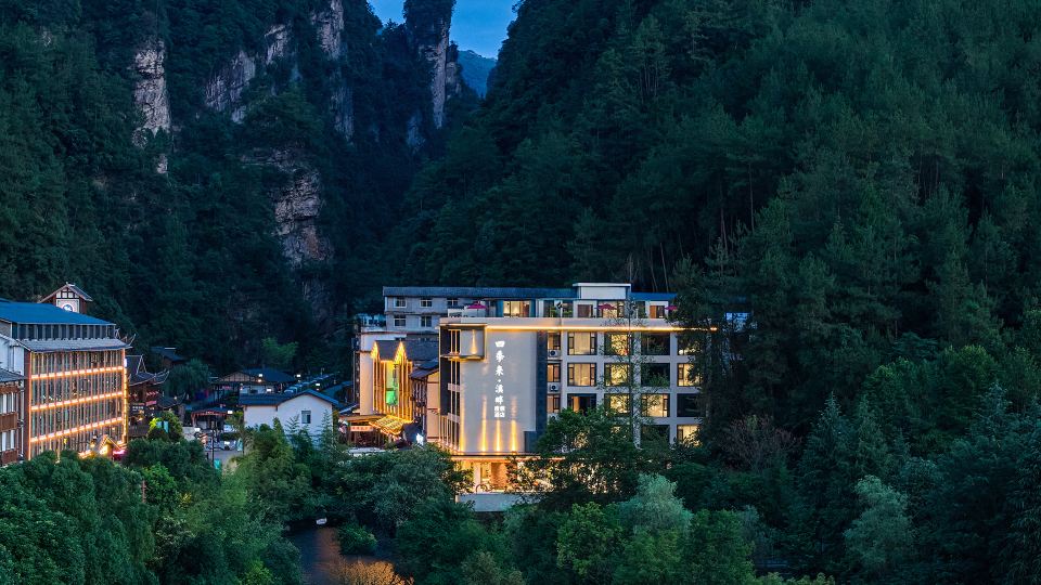 Zhangjiajie Four Seasons Lai · Riverside Resort Hotel (Baofeng Lake Scenic Area)