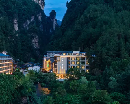 Zhangjiajie Four Seasons Lai · Riverside Resort Hotel (Baofeng Lake Scenic Area) Hotels in Zhangjiajie
