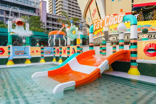 ห้องดีลักซ์เตียงทวิน(รวม Coco Play & Coco Pool）