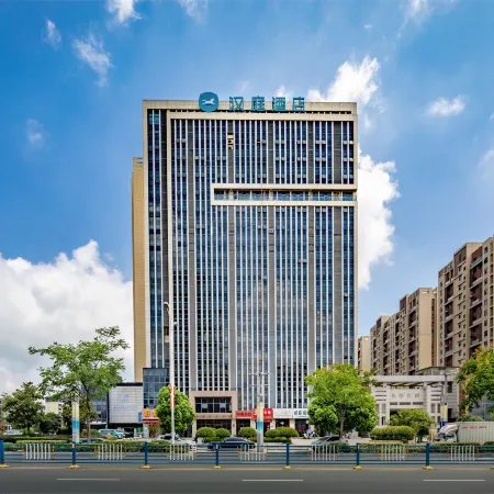 HanTing Hotel (Xinyang Luoshan Stadium)