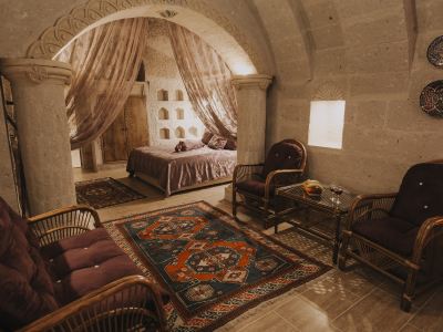 Holiday Cave Hotel