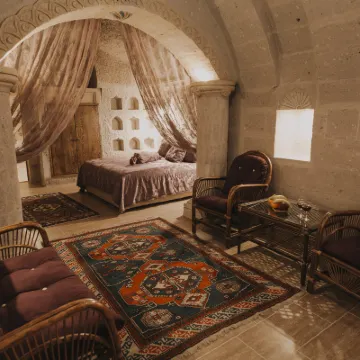 Holiday Cave Hotel โรงแรมใกล้Al Nazar Church
