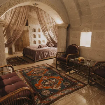 Holiday Cave Hotel