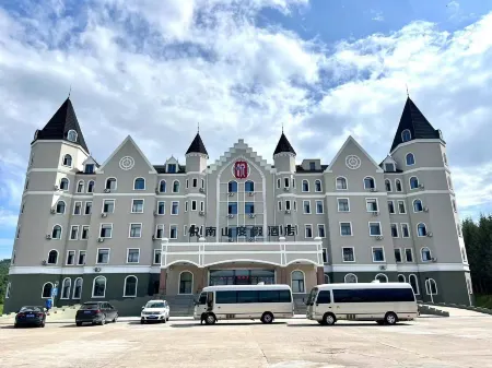 Yichun Yuenanshan Resort Hotel Отели рядом с достопримечательностью «Yichun Xing'an National Forest Park»