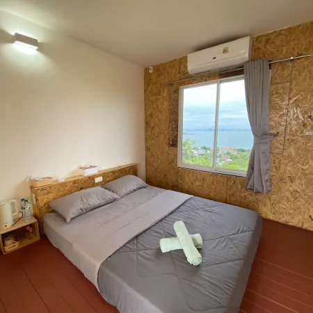 Parinya Hill Homestay & Cafe