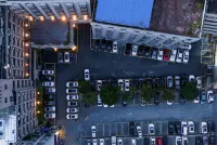 Shiyan Jiahua Holiday Hotel (Wuyan Shopping Mall People's Hospital Branch) - parking