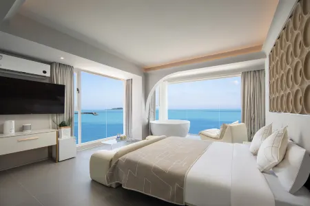 Sanya Moonlight Dolphin designer Seascape Art B&B