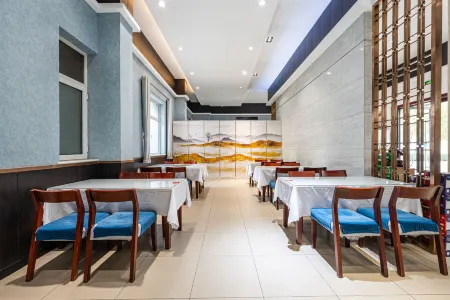 HanTing Hotel (Tianjin Dagang Jinqi Highway) Отели рядом с достопримечательностью «Tianjin Prosecutors College»