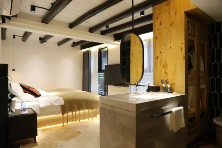 Chao Ge Xiaowo (Langzhong Ancient City Huaguanglou Branch) Отели рядом со станцией Langzhong Railway Station