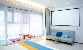Cloud Plus Smart Cinema Boutique Inn (Yanji Yanbian University West Market Store)