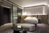 Wyndham Hotel, Days Inn فنادق في رن هواي