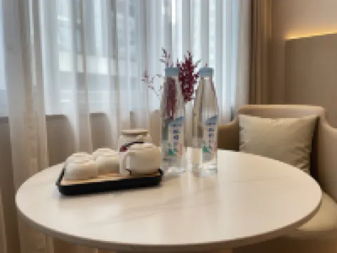 Junhan Smart Hotel (Nanping Pedestrian Street Tangzixiang Subway Station Store) Hotels near Kunming City Museum