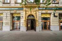 Full Moon Budapest Hôtels à proximité de : Becsi Szelet