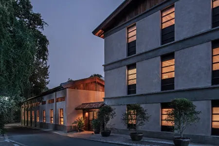 ANYU Hotel - Hangzhou West Lake Отели рядом с достопримечательностью «Zhijiang College of Zhejiang University of Technology»