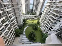 Deluxe 3 Bed 3 Bath Apartment