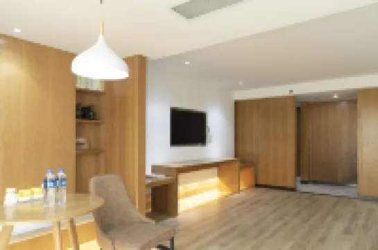 โรงแรมจอยฟูลสเตย์ฮอสพิทาลิตี้