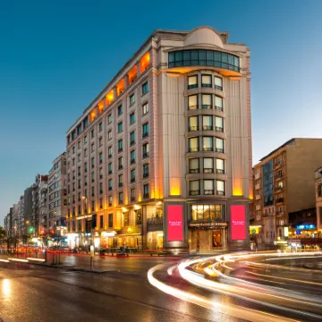 Ramada Plaza by Wyndham Istanbul City Center Отели рядом с достопримечательностью «Дворец Долмабахче»