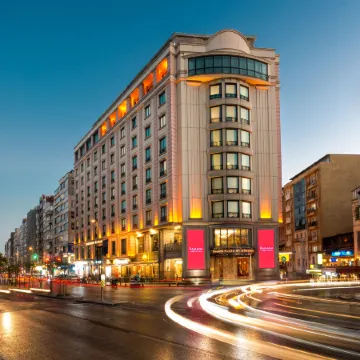 Ramada Plaza by Wyndham Istanbul City Center Отели рядом с достопримечательностью «Шишли»