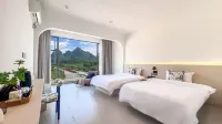 Yangshuo Manye Mountain Inn Отели рядом с достопримечательностью «Калькулятор»
