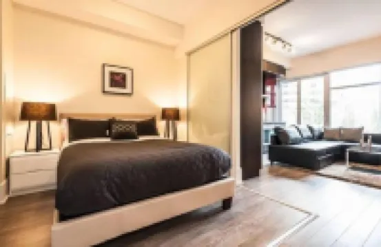 Metropolis Loft - CN Tower