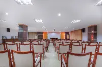 泊雅斯智能飯店（桂林荔浦中心廣場店） 豐魚岩附近的飯店