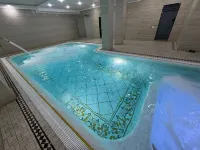 KO'K SAROY廣場 - 泳池