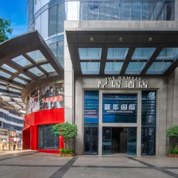 Chongqing Jiefangbei Hongya Cave Houju High-altitude River-view Hotel