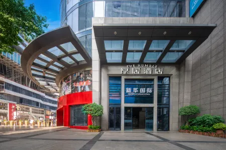 Chongqing Jiefangbei Hongya Cave Houju High-altitude River-view Hotel