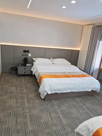 Bai Tu Business Hotel Отели рядом с достопримечательностью «Fuyuan Port»