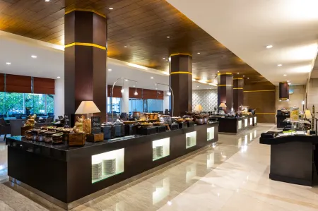 Hotel Santika Premiere Jogja Отели рядом с достопримечательностью «Tugu Yogyakarta Monument»