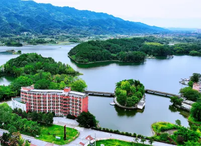 Longshui Lake Dalong Bay Hotel Hotel in zona CPC Chongqing Shuangqiao District Committee Party School
