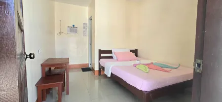 OYO 1121 JUNLYN APARTELLE Отели рядом с достопримечательностью «South Farm Panglao Bohol»