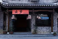 Yunmeng River View Boutique Homestay Hotel dekat West Gate Tower