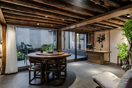 Dali Zhushou Inn Отели рядом с достопримечательностью «Yu'er Garden»