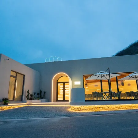 Beifei Garden - Majestic Great Wall View Exclusive Hot Spring Resort