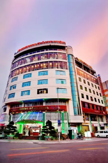 Phương Đông - Orient Hotel Da Nang Отели рядом с достопримечательностью «Da Nang Museum»
