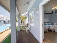 The Memory Luxury Resort Hotels near Chaosamran Beach