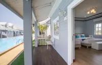 The Memory Luxury Resort Hotels near Chaosamran Beach