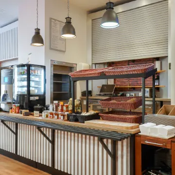 B&B Hotel Marseille Centre Vieux Port Отели рядом с достопримечательностью «Улица Кур-Бельзанс»